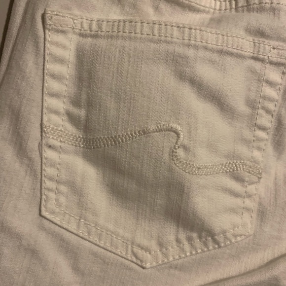 Low waisted white jeans. - Picture 6 of 6